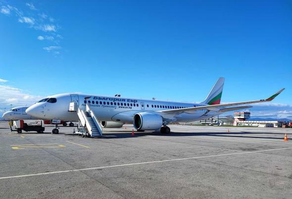 На 8 март пристигна четвъртият нов самолет Airbus А220 LZ-AMS на „България Еър“